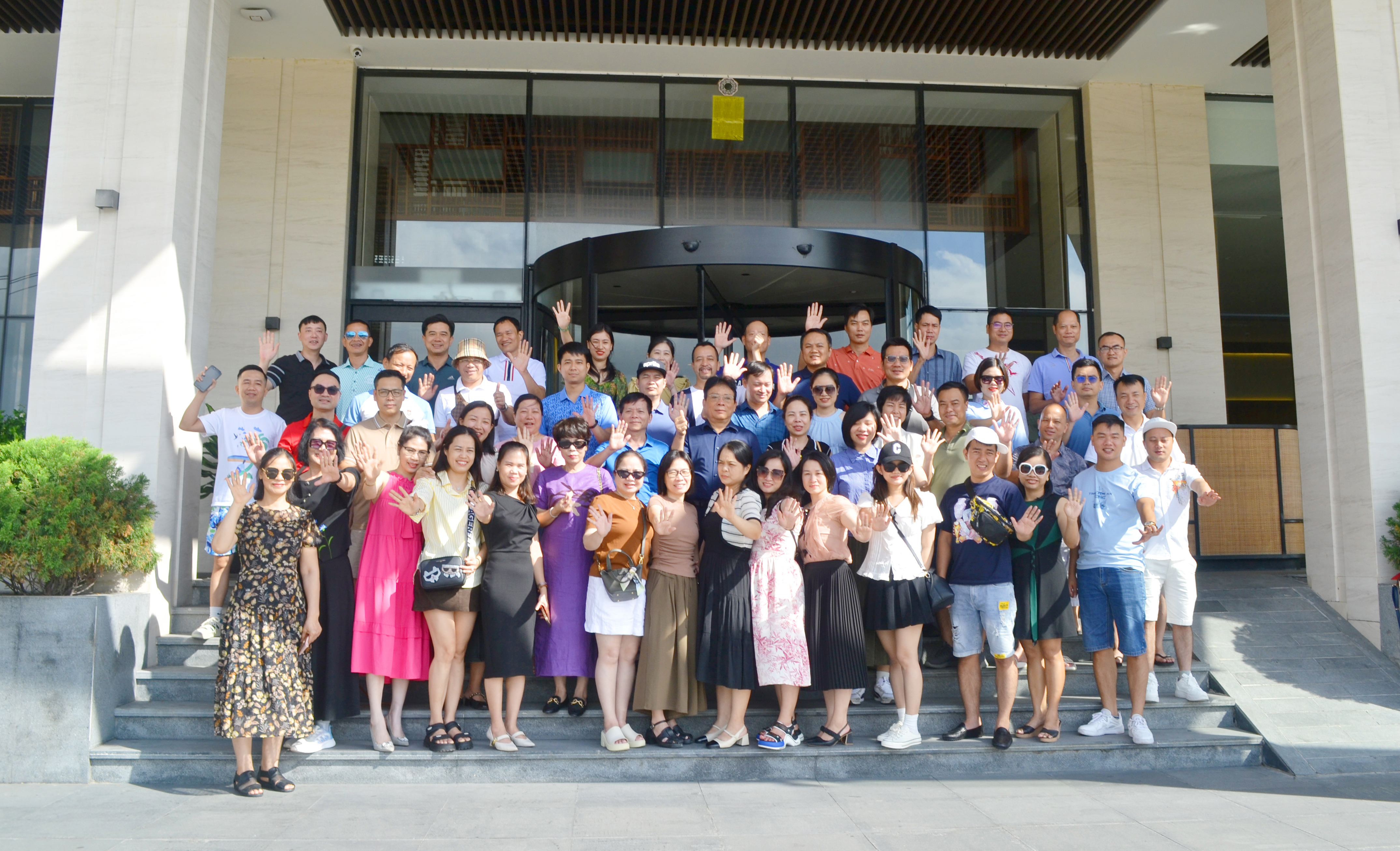 Công đoàn HCDC tổ chức thăm quan du lịch cho CBNV nhân dịp Ngày Phụ nữ Việt Nam 20/10