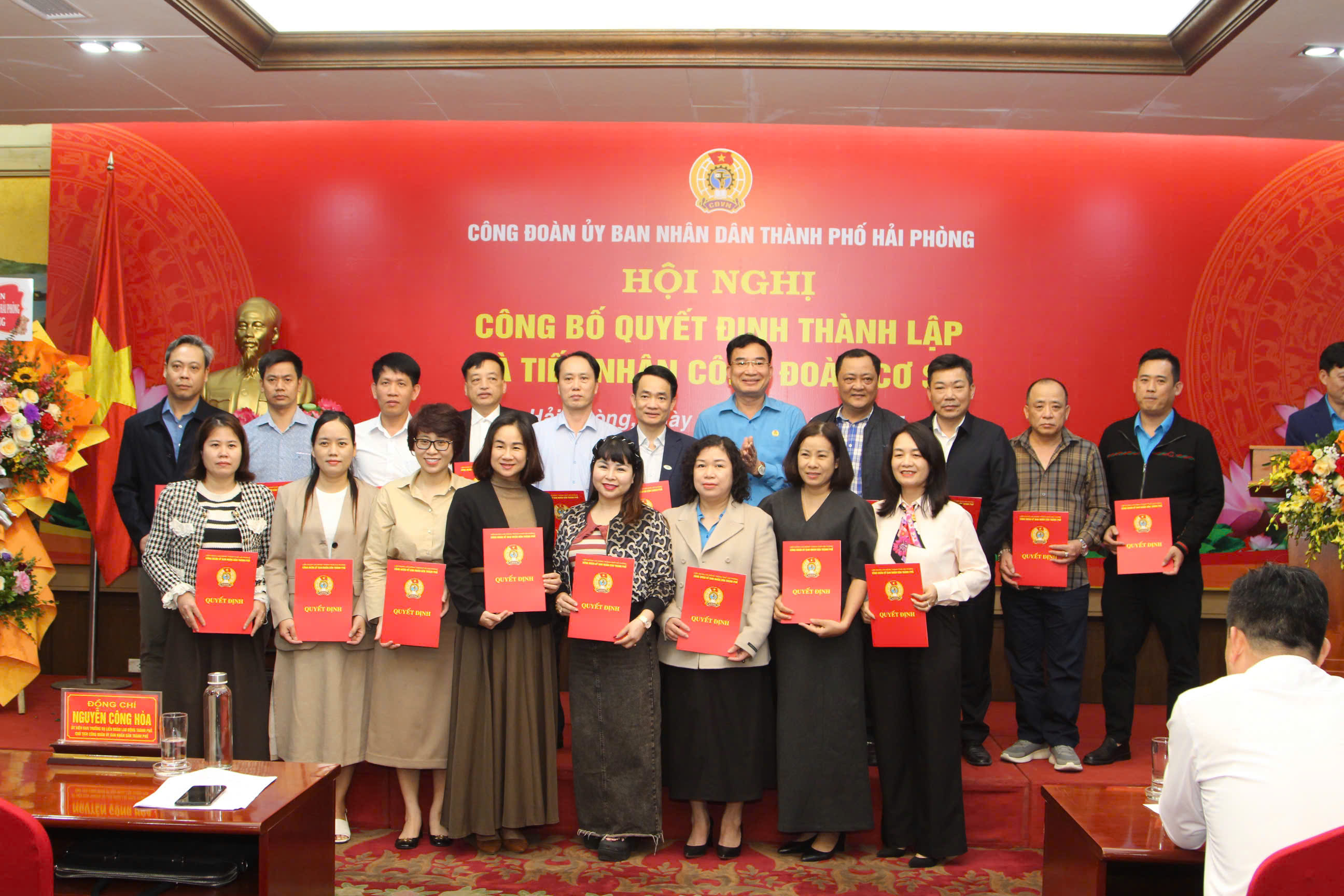 Công bố quyết định thành lập và tiếp nhận Công đoàn cơ sở