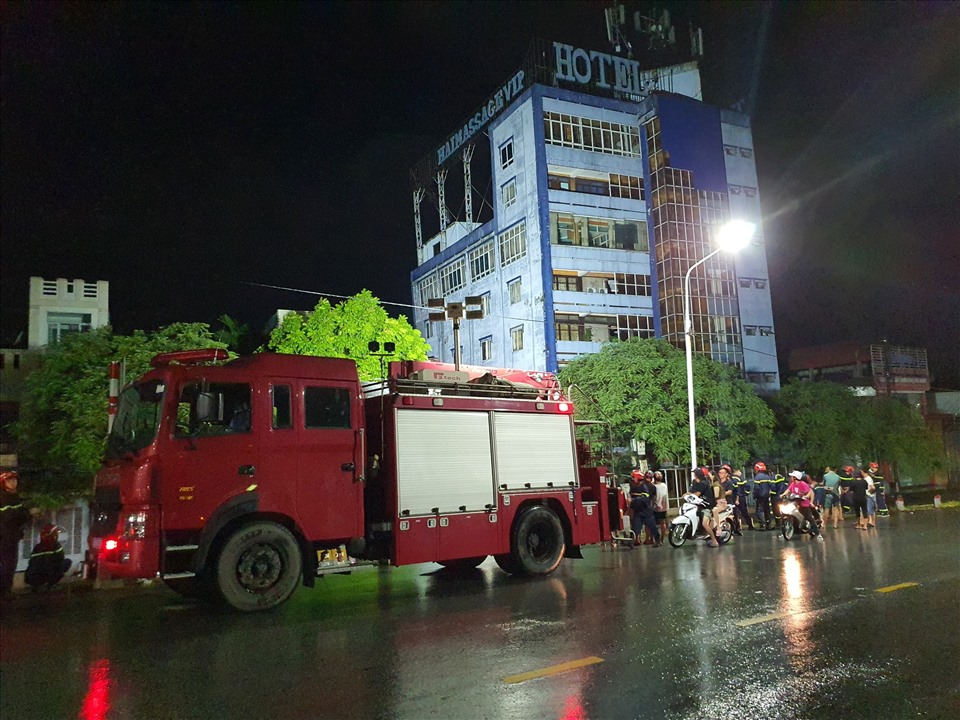 HẢI PHÒNG: MỘT KHỐI NHÀ CỦA KHÁCH SẠN HẢI YẾN ĐỘT NHIÊN BỊ SẬP